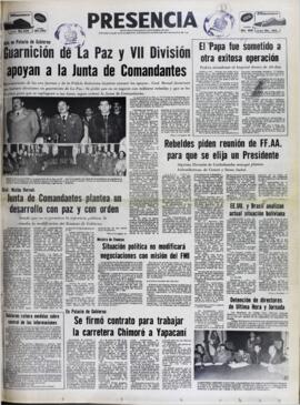 ACTO EN PALACIO DE GOBIERNO. GUARNICIÓN DE LA PAZ Y VII DIVISIÓN APOYAN A LA JUNTA DE COMANDANTES. (1981, 06 de agosto). Presencia [La Paz, Bolivia], p. 1.