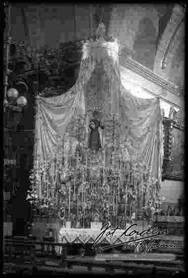 Altar de San Antonio en el interior de la iglesia de San Francisco. 13 de junio de 1945.