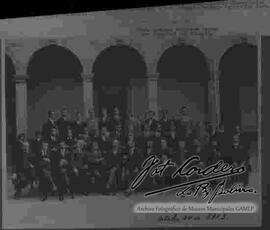Reproducción fotográfica: profesores y estudiantes del colegio Ayacucho, "Octubre, 24 de 1913"