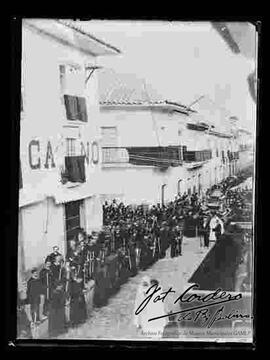 Reproducción de una imagen de la procesión del santo sepulcro por semana santa, en la calle Comercio, esquina Yanacocha.