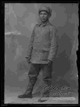 Foto de estudio de un soldado de la Guerra del Chaco