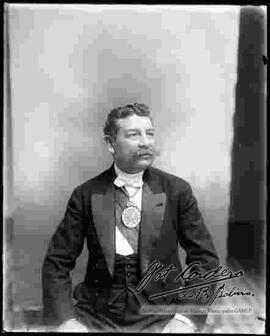 Foto oficial del Presidente Ismael Montes con la medalla presidencial, 2da.  gestión  como Presidente de Bolivia (14 de agosto de 1913 al 15 de agosto de 1917)