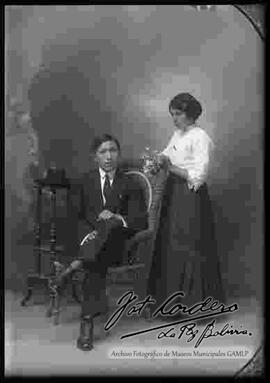 Foto de estudio de una pareja de esposos