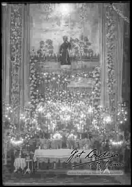 Altar de San Francisco en una iglesia