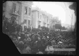 Manifestación delante de la Embajada América, actual casa Gainsborg