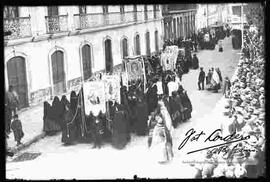 Procesión  en semana santa, pasando delante de la casa Agramont, plaza Murillo.