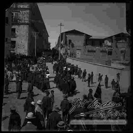 Procesión de la virgen en semana santa, por la calle Comercio.