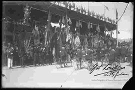 Desfile de estudiantes de un Colegio con bicicletas, en la transmisión de mando de Ismael Montes a José Gutiérrez Guerra