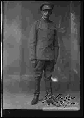 Foto de estudio de un soldado de la Guerra del Chaco