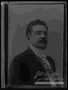 Reproducción, imagen de medio cuerpo del presidente Bautista Saavedra