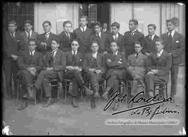 Grupo de jóvenes del colegio Ayacucho