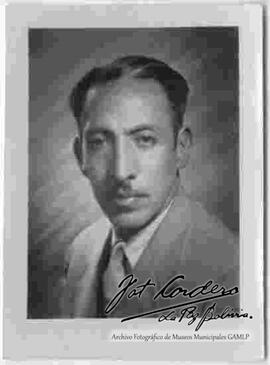 Julio Cordero Ordoñez,  dos tomar de medio cuerpo.