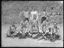 Equipo de futbol The Strongest, en una  cancha de futbol