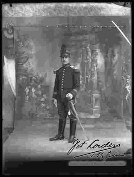 Foto de estudio de un Coronel de Caballería