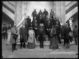 Presidente Eliodoro Villazón junto a los americanistas en el interior del   Palacio de Gobierno, fue presidente de Bolivia por el periodo de 12 de agosto de 1909 al 14 de agosto de 1913.