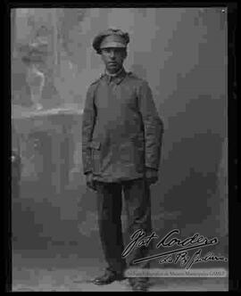 Foto de estudio de un soldado de la Guerra del Chaco