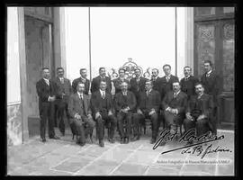 Grupo de senadores del poder legislativo, donde se puede apreciar la presencia de franz tamayo y vicente ballivián del partido liberal de ismael montes