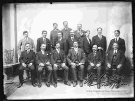 Foto de estudio del grupo de Congresistas del Poder Legislativo, donde se encuentra Franz Tamayo