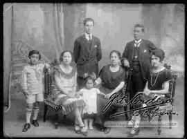 Retrato  de estudio de una familia