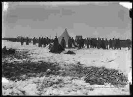 Día de nevada en campamento Militar  de maniobras Militares