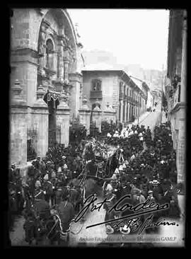 Traslado de los restos del militar argentino José Alarcón después de haber sido velado en la catedral de Santo Domingo
