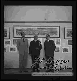 Julio Cordero Ordoñez, Julio Cordero Castillo y José Jiménez, en la exposición de fotografías, que se realizo en la exposición internacional que se realizó para el cuarto centenario de la Republica