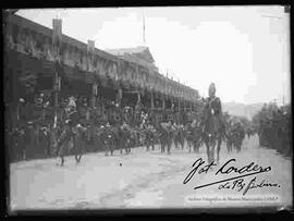 Desfile de la artillería de montaña en  la transmisión de mando presidencial del General Ismael Montes