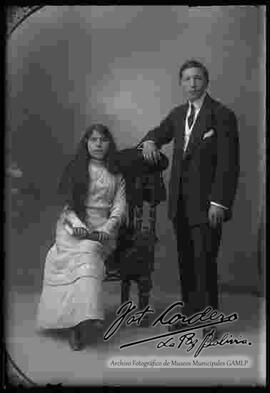 Foto de estudio de una pareja de esposos