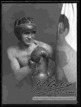 Foto de estudio de un boxeador, para publicidad