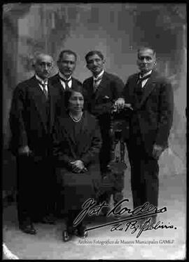 Retrato  de estudio de una familia