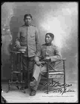 Fotografía de estudio: Dos soldados