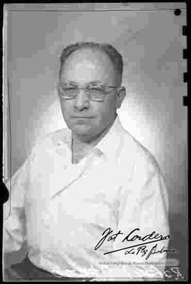Foto de estudio de don Rafael Otazo, personaje intelectual y político.