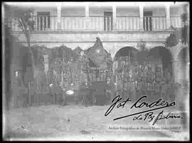 Niños boys scouts, estudiantes de la Escuela de la Tercera Orden de San Francisco, junto a sus instructores y  un cura