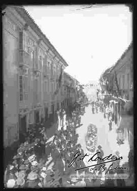 Desfile cívico del 16 de julio, pasando por la calle Mercado.