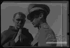 Germán Busch, junto a un sacerdote franciscano en el II Congreso Eucarístico Nacional realizado en La Paz del 18 al 21 de mayo de 1939