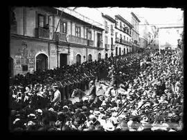 Desfile de soldados,  Militares en un acto, en la Plaza Murillo