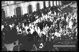 Procesión en semana santa, pasando delante de la casa Agramont, plaza Murillo.