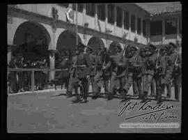 Desfile de cadetes de la academia de policías, el día de su aniversario