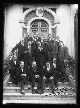 Sr. Eduardo Diez de Medina, introductor de embajadores junto a delegados de la Embajada de Chile.