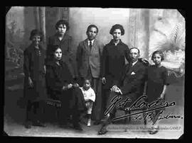 Retrato  de estudio de una familia