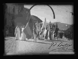 Desfile por el Congreso Eucarístico Nacional,   pasando por la Plaza Isabel La Católica: Congreso realizado del 18 al 21 de mayo de 1939