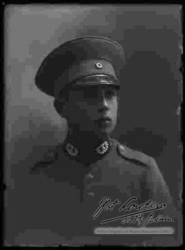 Foto de estudio de un cadete del Colegio Militar