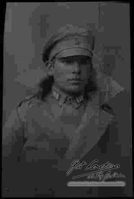 Foto de estudio de un soldado de la Guerra del Chaco