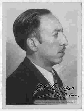Julio Cordero Ordoñez,  dos tomar de medio cuerpo.
