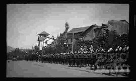 Desfile Militar en la Avenida Arce