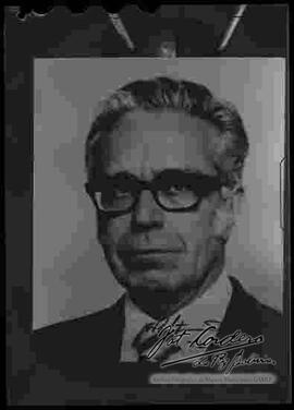 Reproducción de una fotografía de Víctor Paz Estensoro, fue Presidente Constitucional de Bolivia durante los periodos de:                                                                                                                    -15 de abril de 1952 al 6 de agosto de 1956;                                                                                                                                                   - 6 de agosto de 1960 al 6 de agosto de 1964;                                                           - 6 de agosto de 1964 al 4 de noviembre de 1964;                                                                                               - 6 de agosto de 1985 al 6 de agosto de 1989