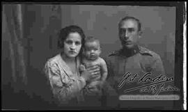 Retrato  de estudio de una familia