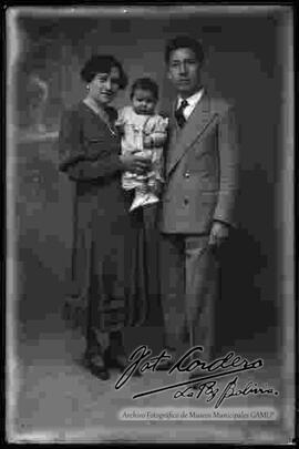 Retrato  de estudio de una familia