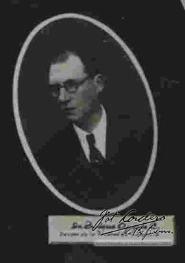 Imagen del Dr. Enrique Aponte C. Decano de la Facultad de Comercio. Parte del primer consejo universitario, Universidad Mayor Gabriel Rene Moreno, Santa Cruz - Bolivia junio de 1939.
