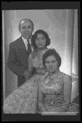 Gilberto Rojas acompañado por una integrante de los genios.